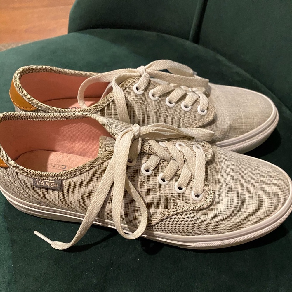Women’s gray vans